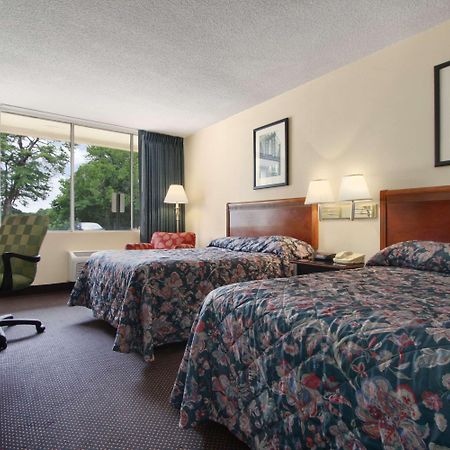 Super 8 By Wyndham Dover Bagian luar foto